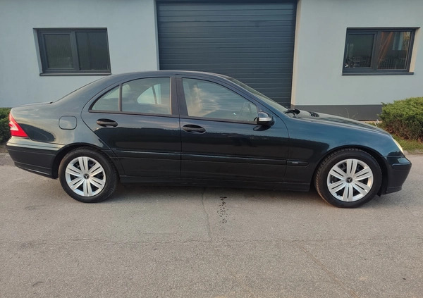 Mercedes-Benz Klasa C cena 18200 przebieg: 238177, rok produkcji 2004 z Starachowice małe 191